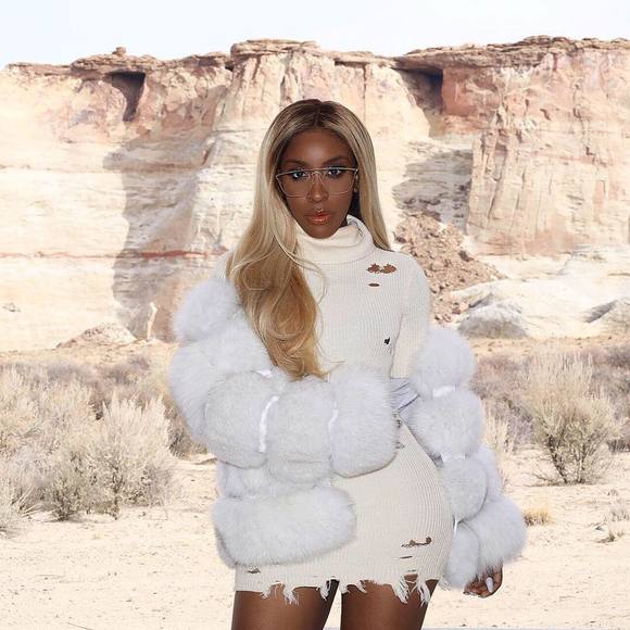 Meet your Posher, Jackie - Picture 1 of 1